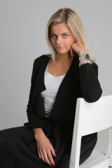 Hairdresser Elsa with spread legs in nude casting Preview picture 1