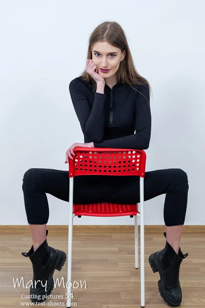 Young long legs teenmodel Mary Moon Photo Cover