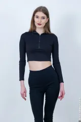 Young long legs teenmodel Mary Moon Preview picture 1