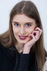 Young long legs teenmodel Mary Moon Preview picture 4